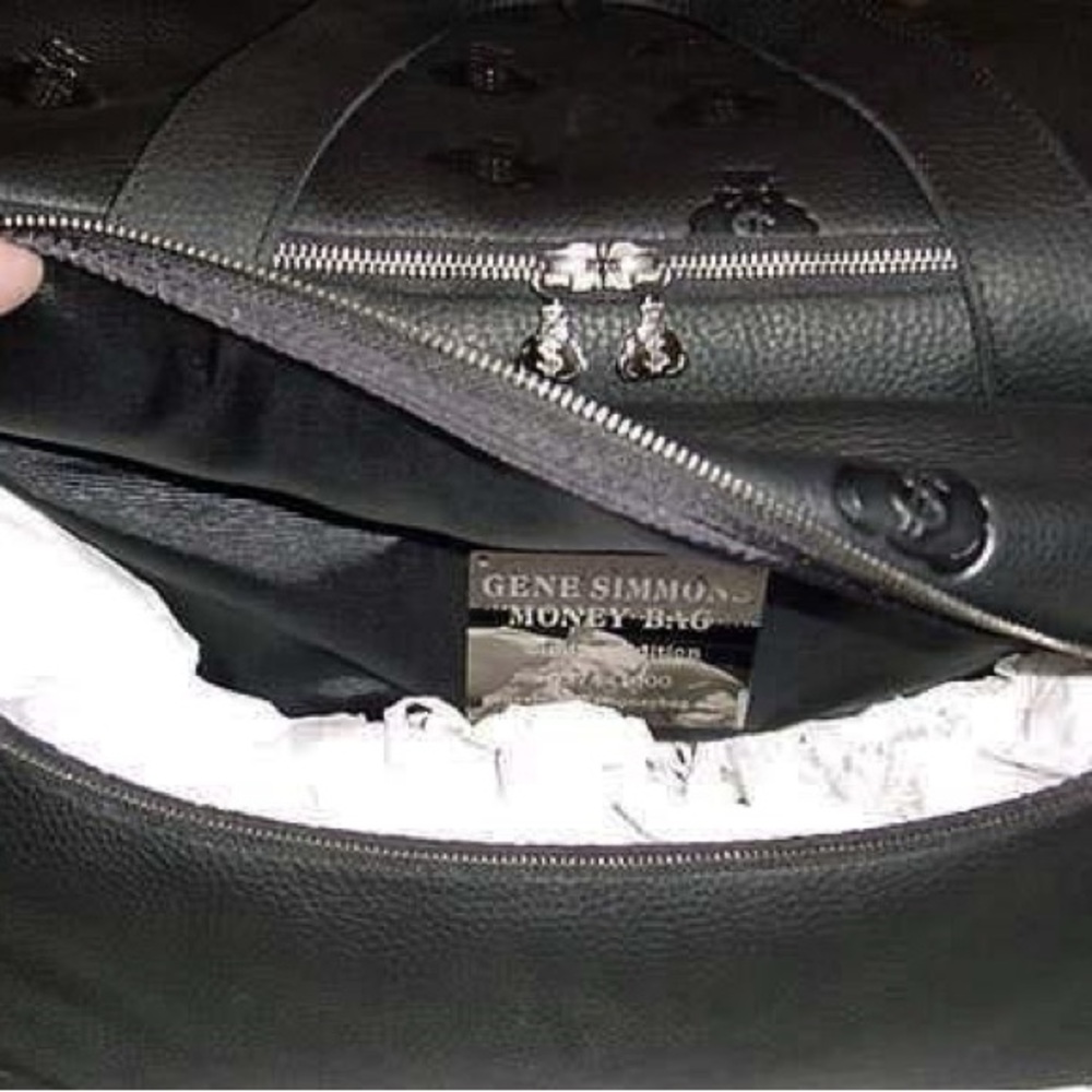 New Old Stock Kiss Gene Simmons BLACK LEATHER Moneybag Duffle Bag - Original Box - Picture 17 of 17